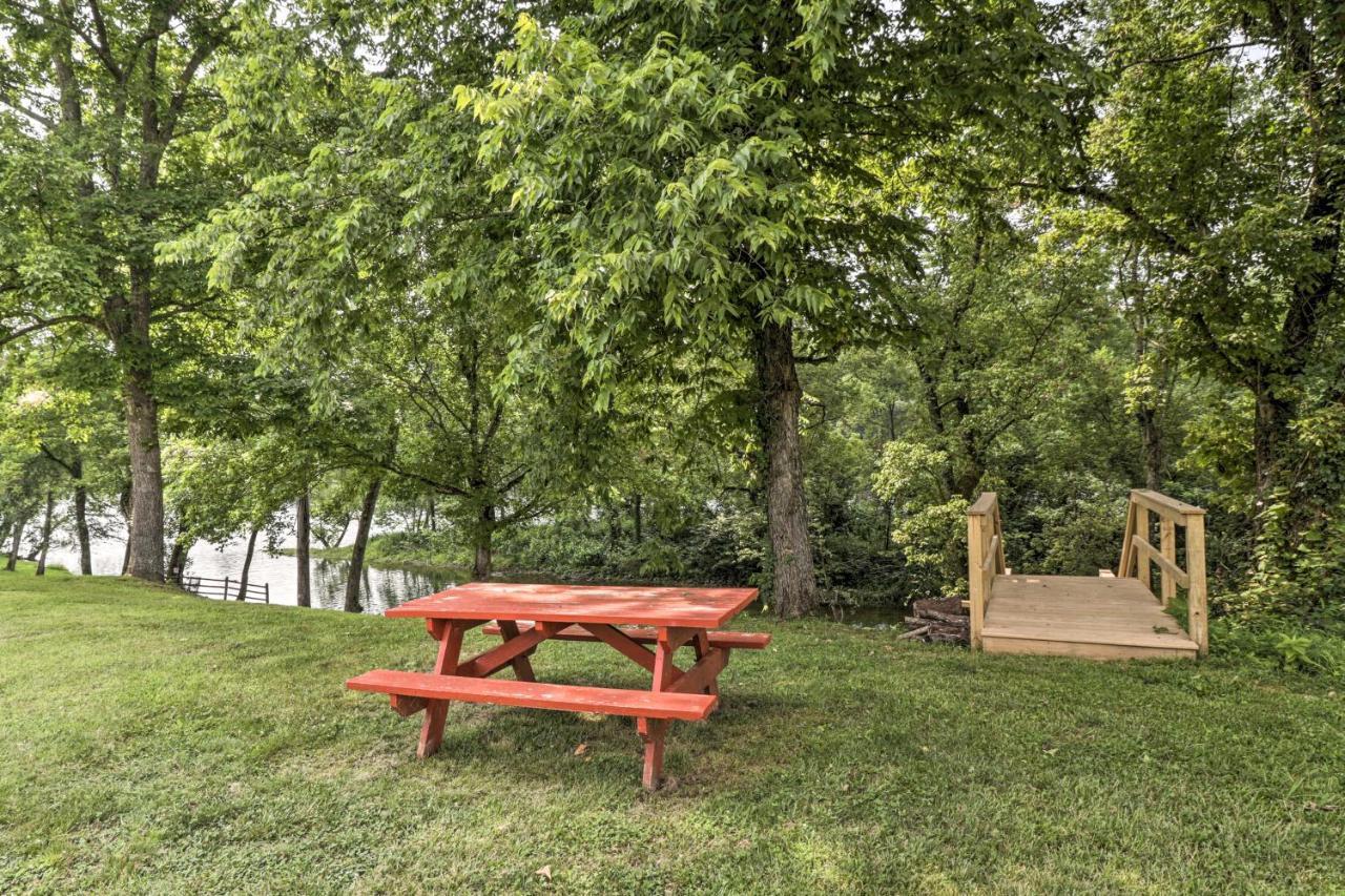 Mountain Home Cottage With Deck On White River! Gassville Kültér fotó